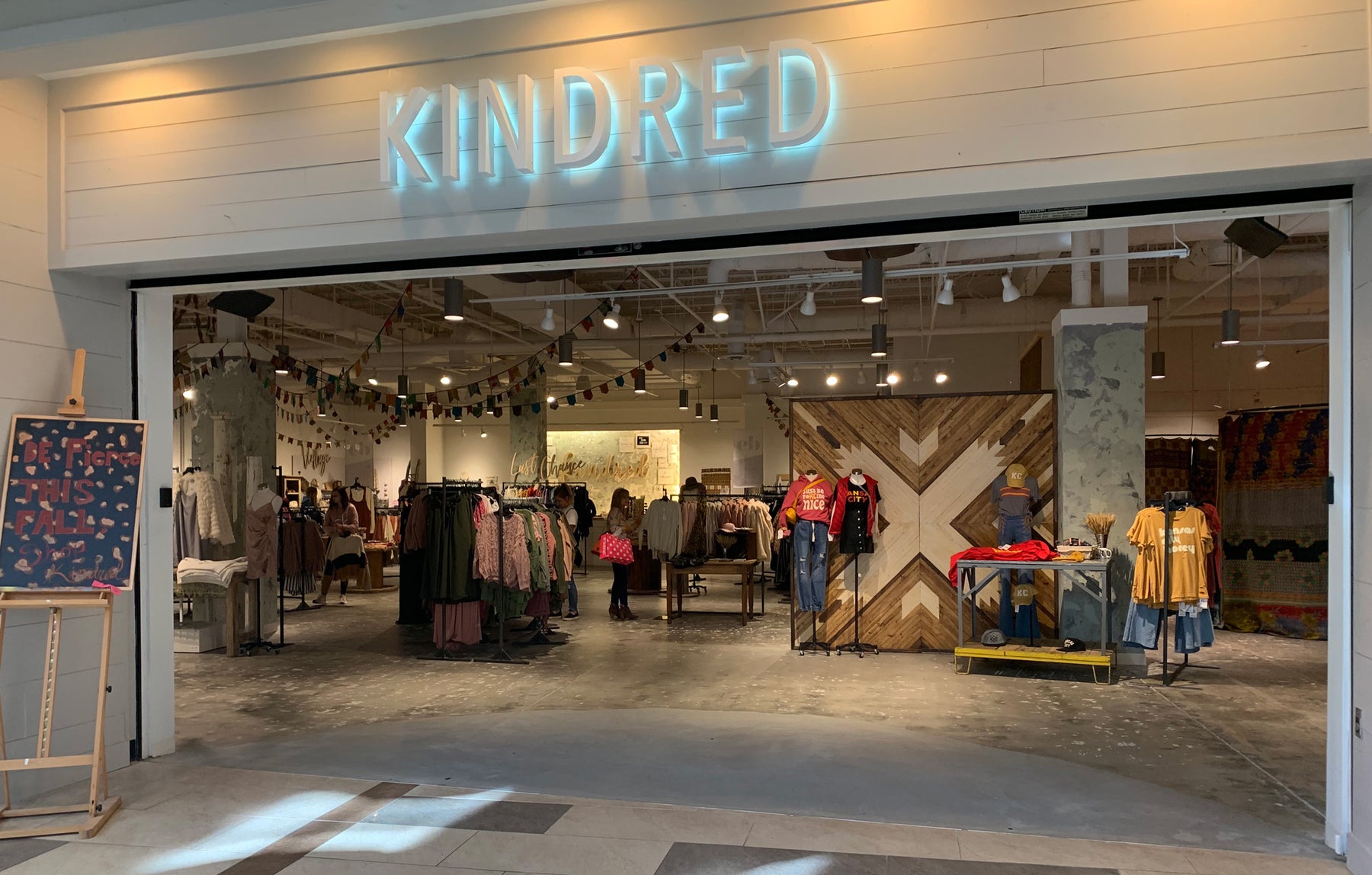 The Kindred Shops in Oak Park Mall